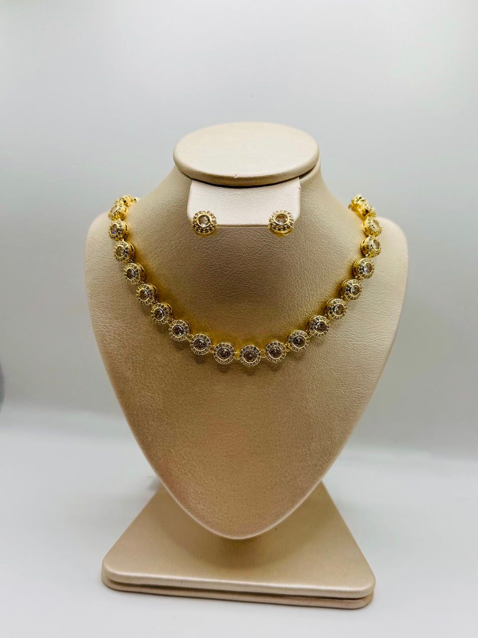 JUEGO COLLAR Y ARETES  ZIRCONIA DORADO