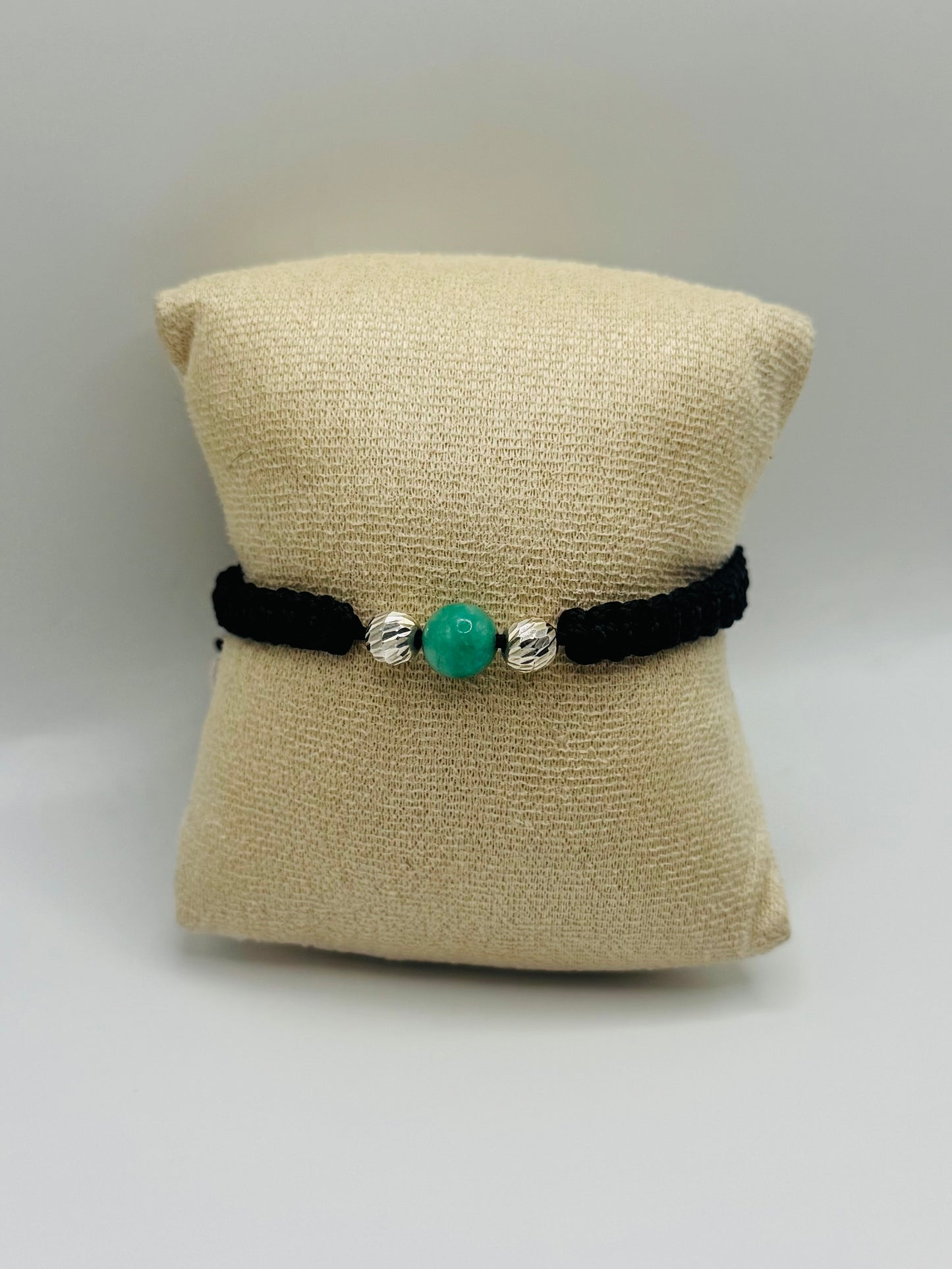 PULSERA TEJIDA ESMERALDA Y PLATA